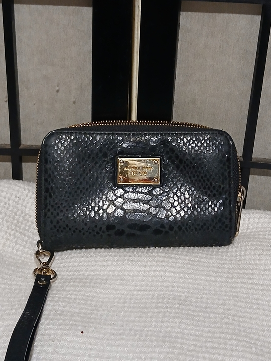 Michael Kors Handbags - Michael Kors Black Textured Wristlet with Gold Plaque
